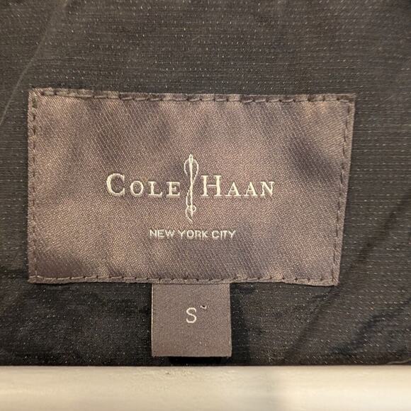 Cole Haan Jacket Windbreaker Packackable Hood Rain Pockets - Size S - Picture 7 of 9